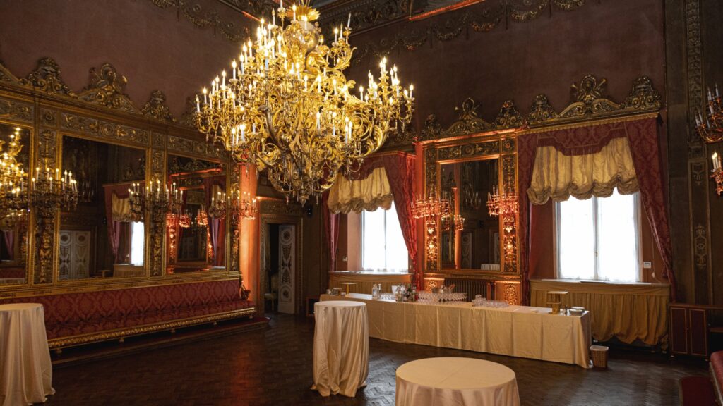 Sala degli Specchi allestita per un aperitivo standing, Palazzo Borghese