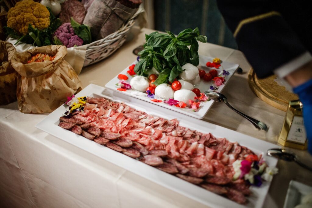 Buffet di salumi toscani del catering di Palazzo Borghese