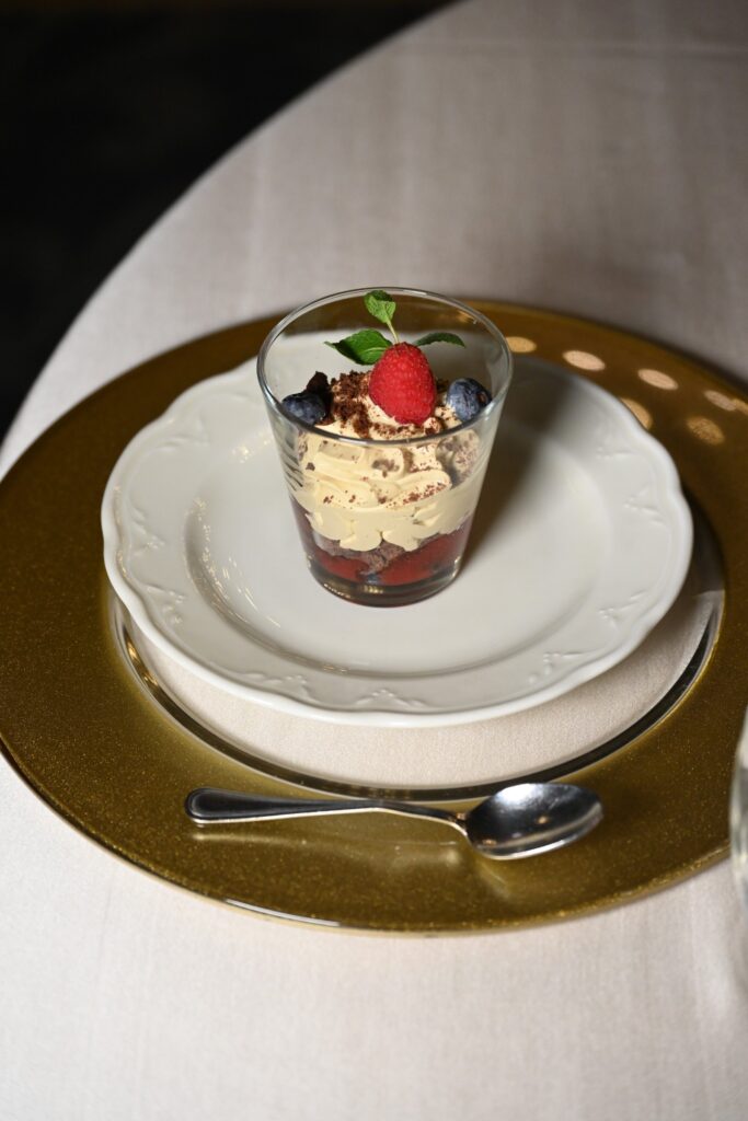 Dessert al bicchiere servito a un matrimonio, catering di Palazzo Borghese