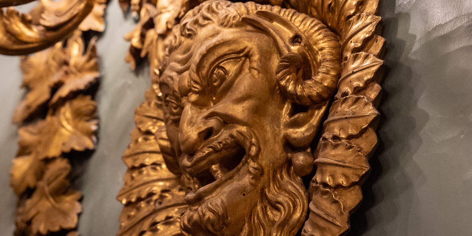 Fregi in legno dorato del piano nobile di Palazzo Borghese, Firenze