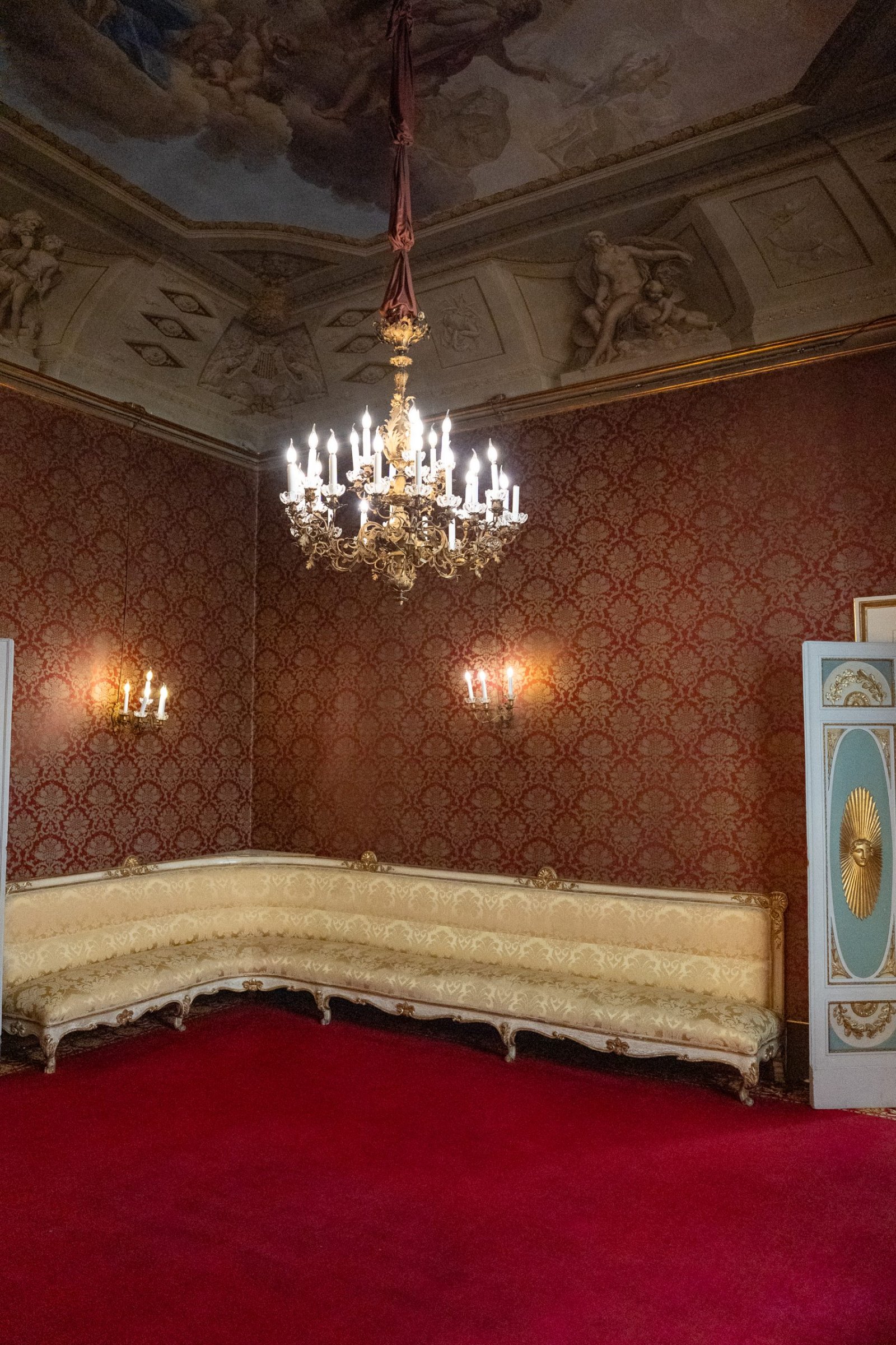 Il Salotto Rosso di Palazzo Borghese, Firenze