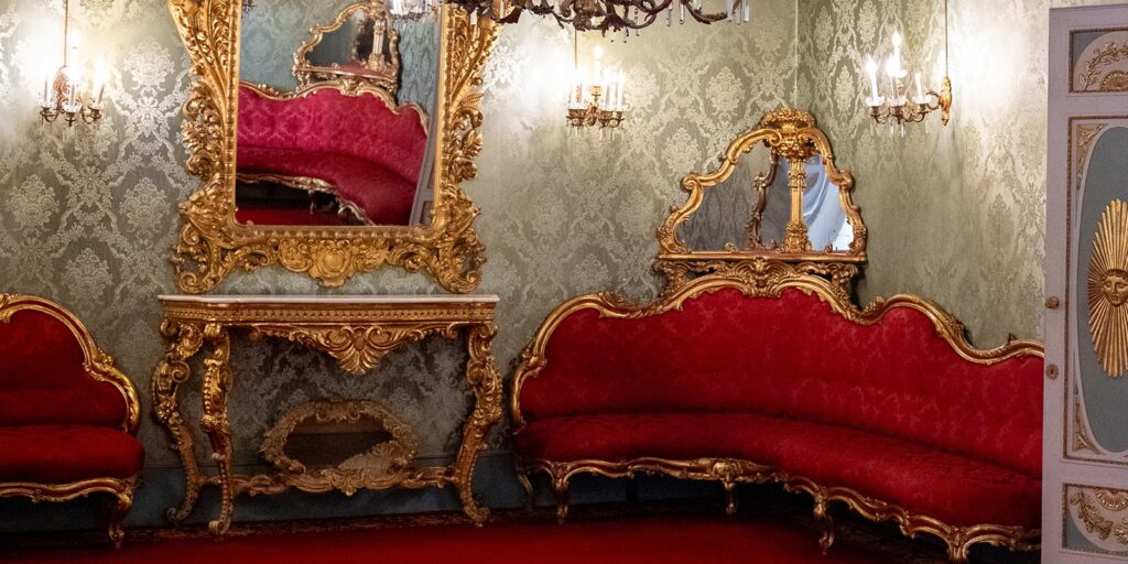 Il Salotto Verde con gli arredi originali, Palazzo Borghese, Firenze