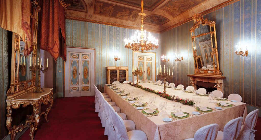 Tavolo imperiale nella Sala degli Apostoli di Palazzo Borghese, Firenze